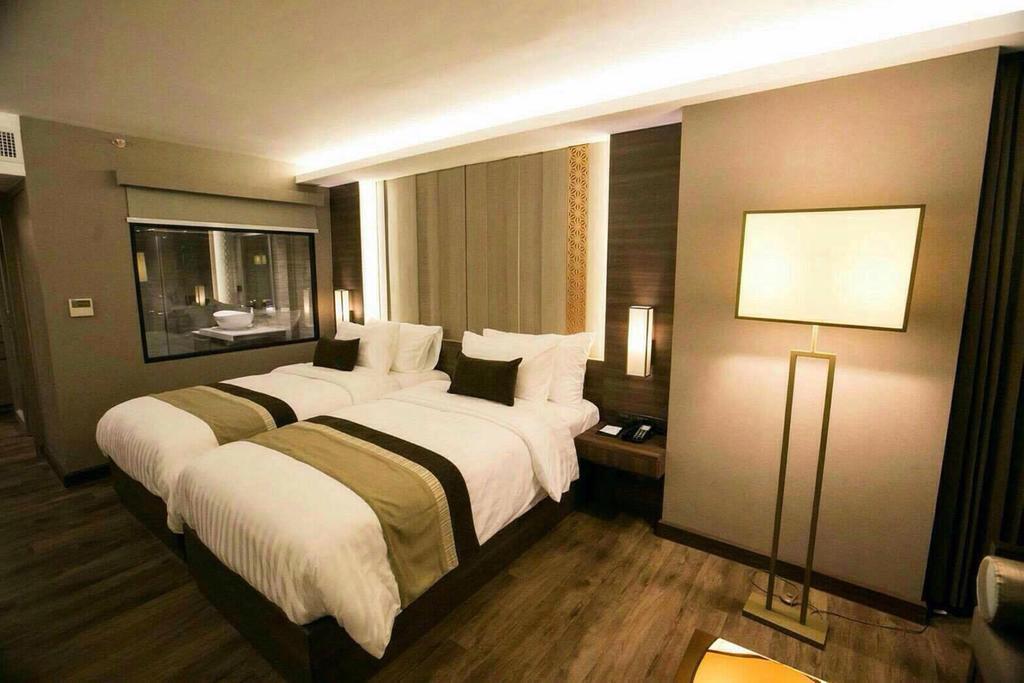 Arte Hotel - Sha Extra Plus Банкок Екстериор снимка